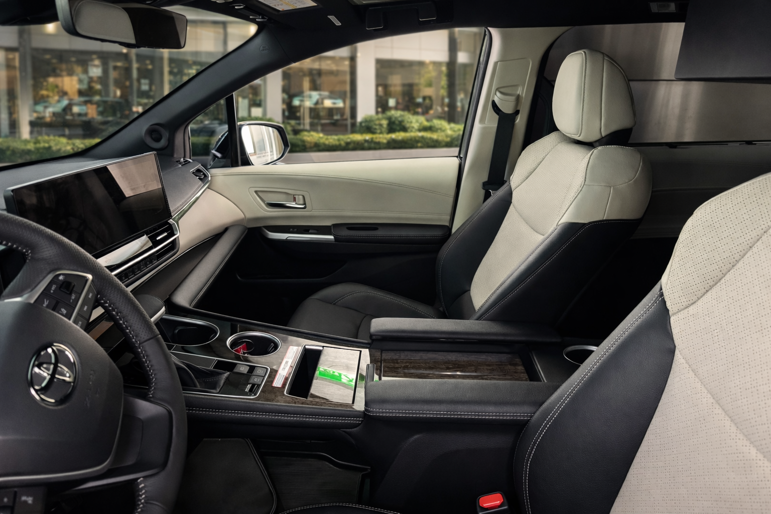 Toyota Sienna Platinum black 4