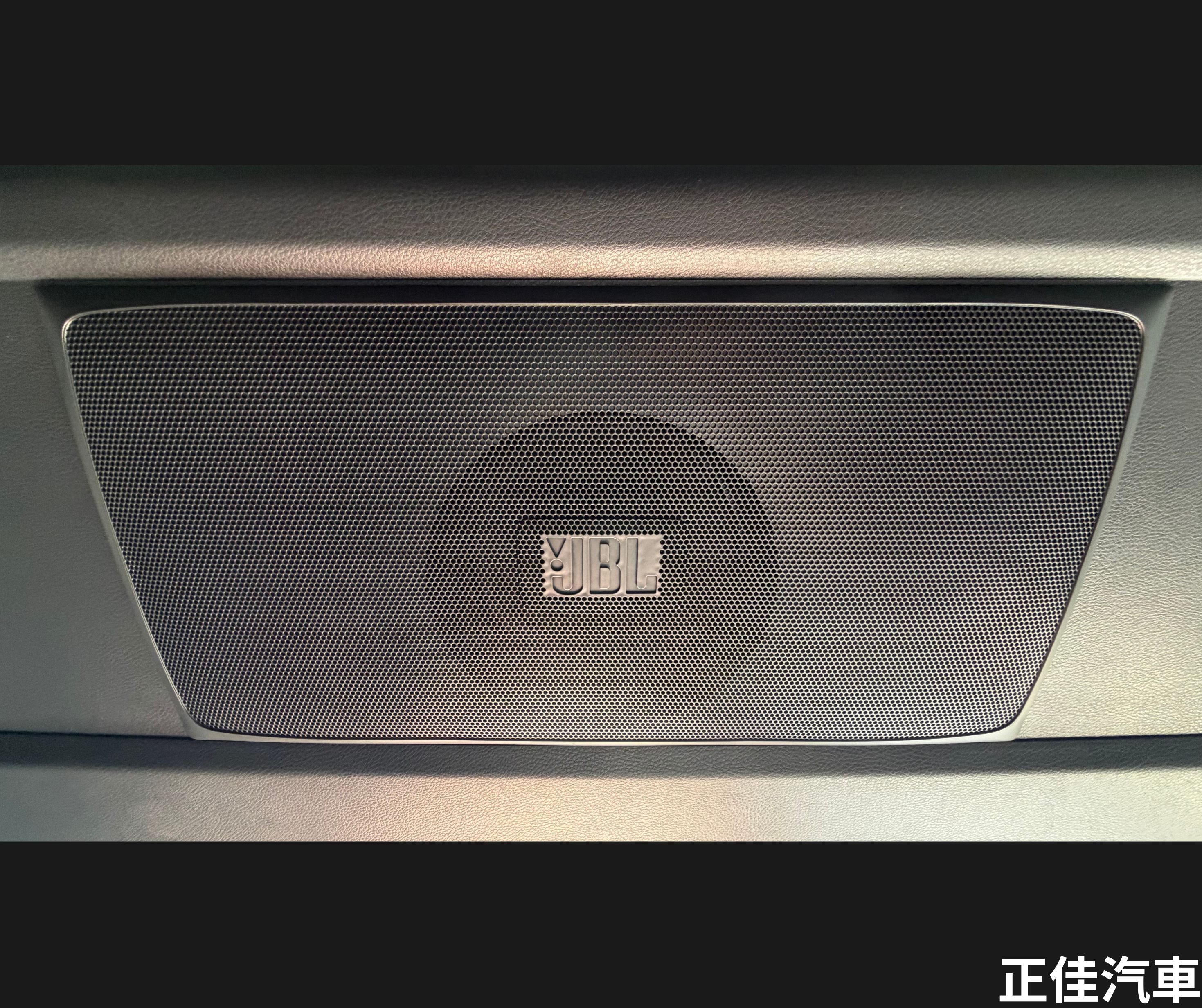 Car Photo 4
