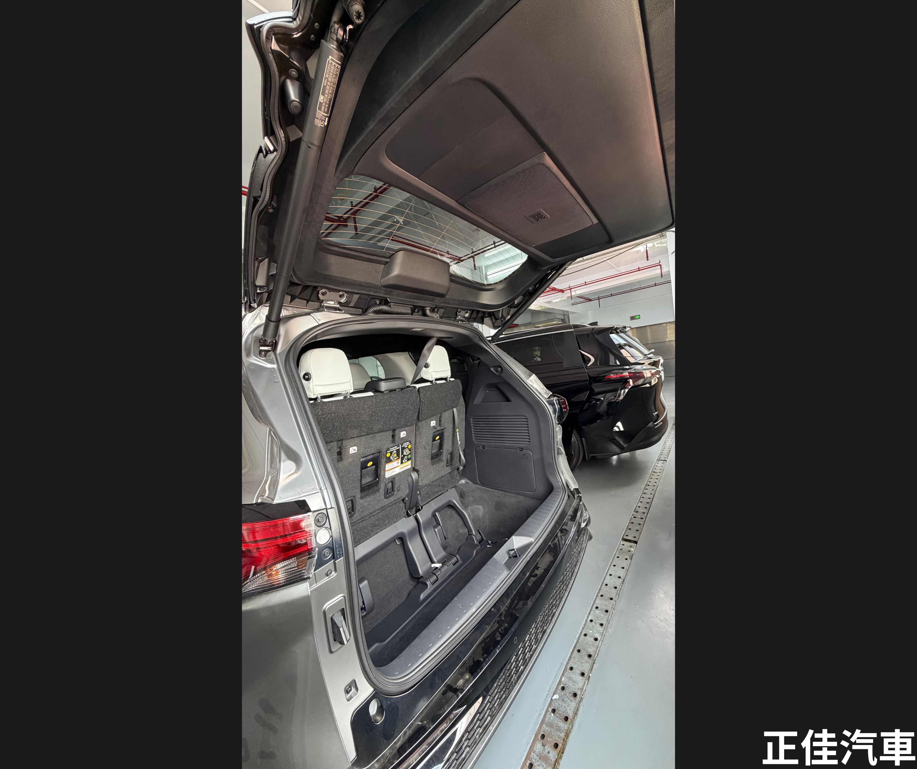 Car Photo 6
