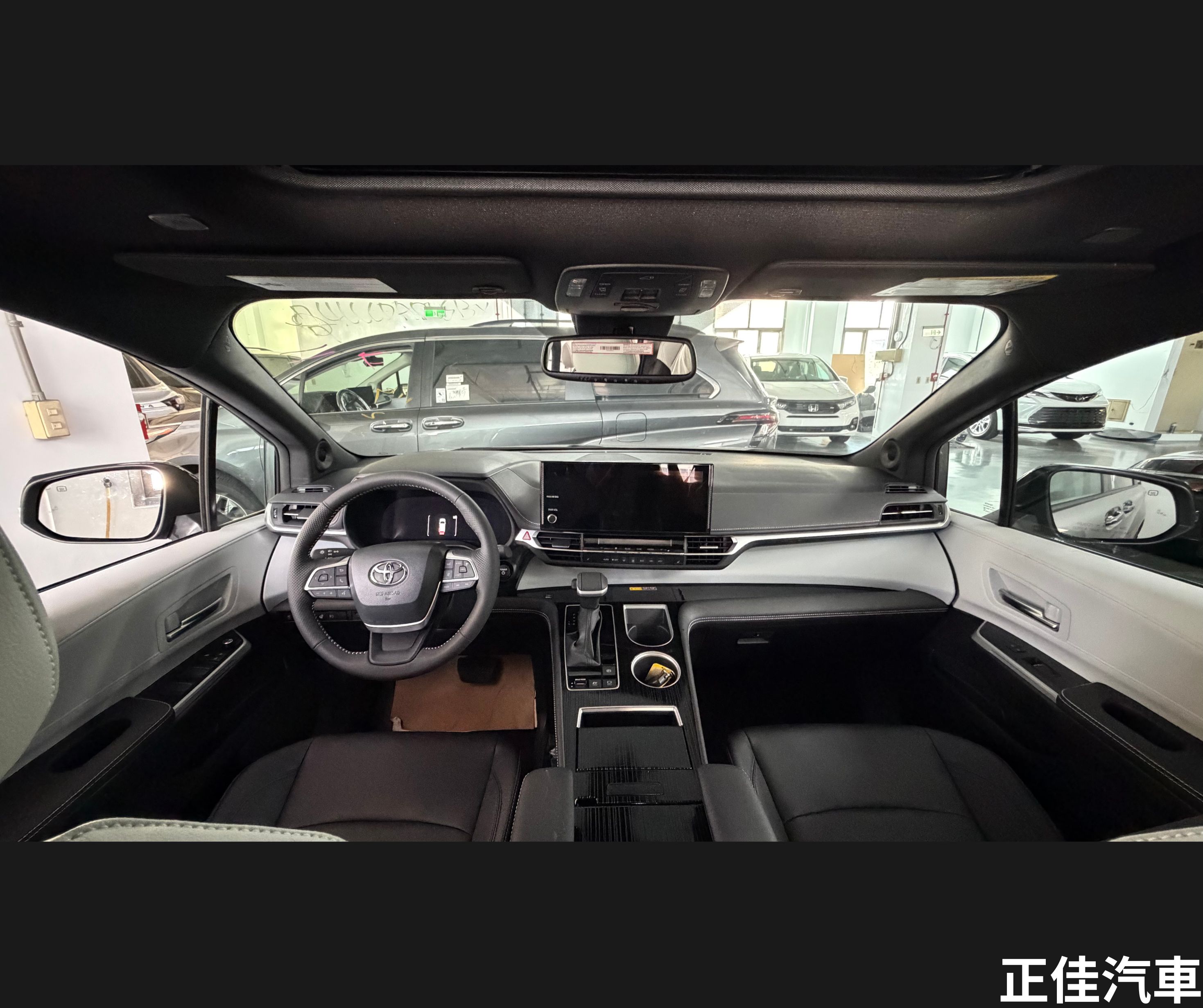 Car Photo 7