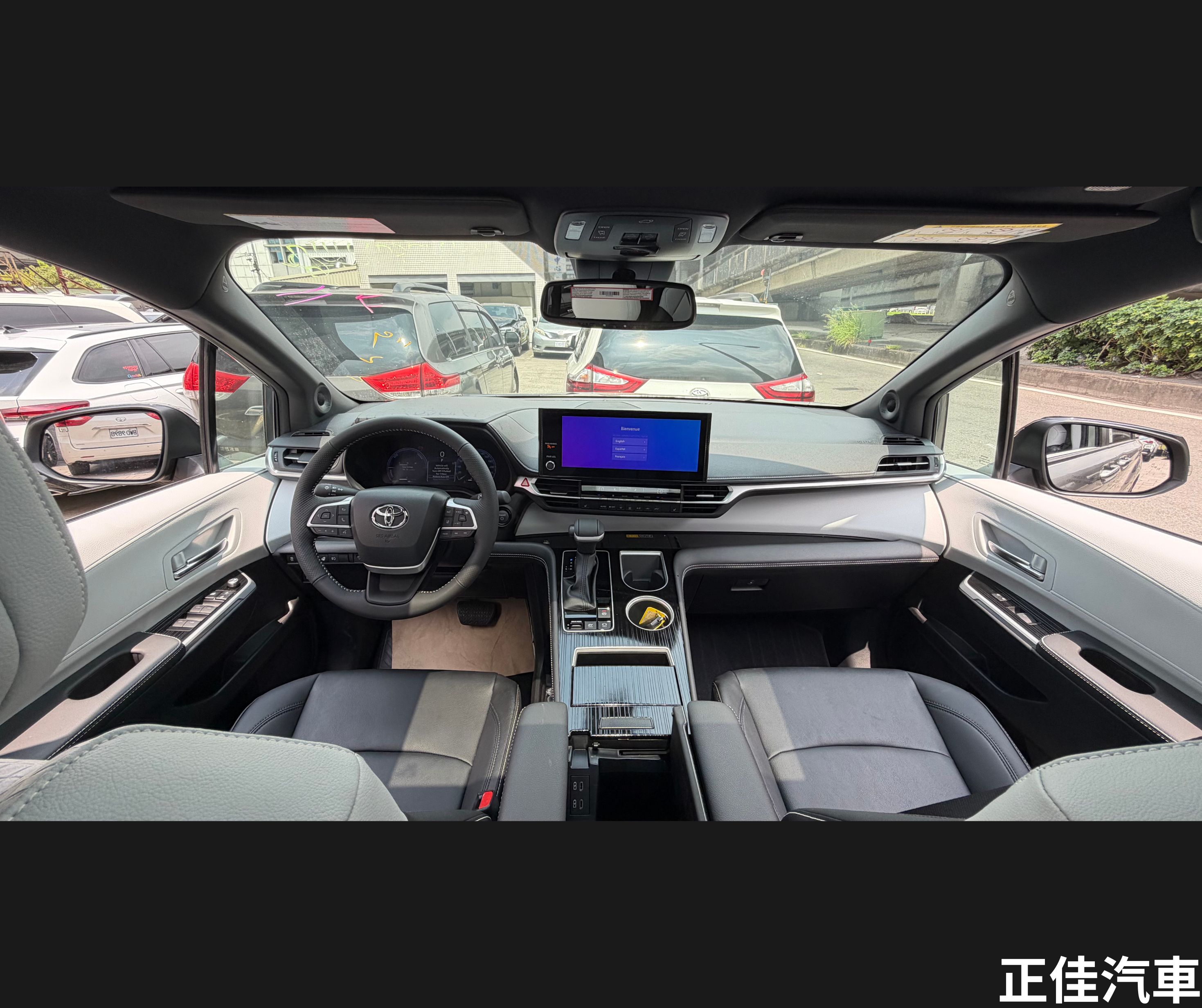 Car Photo 16