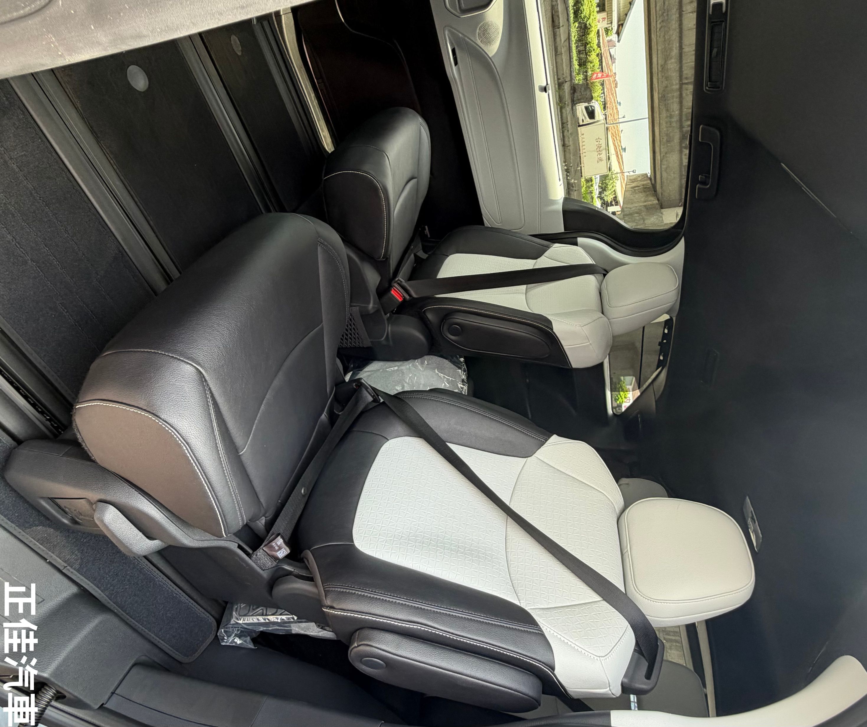Car Photo 17