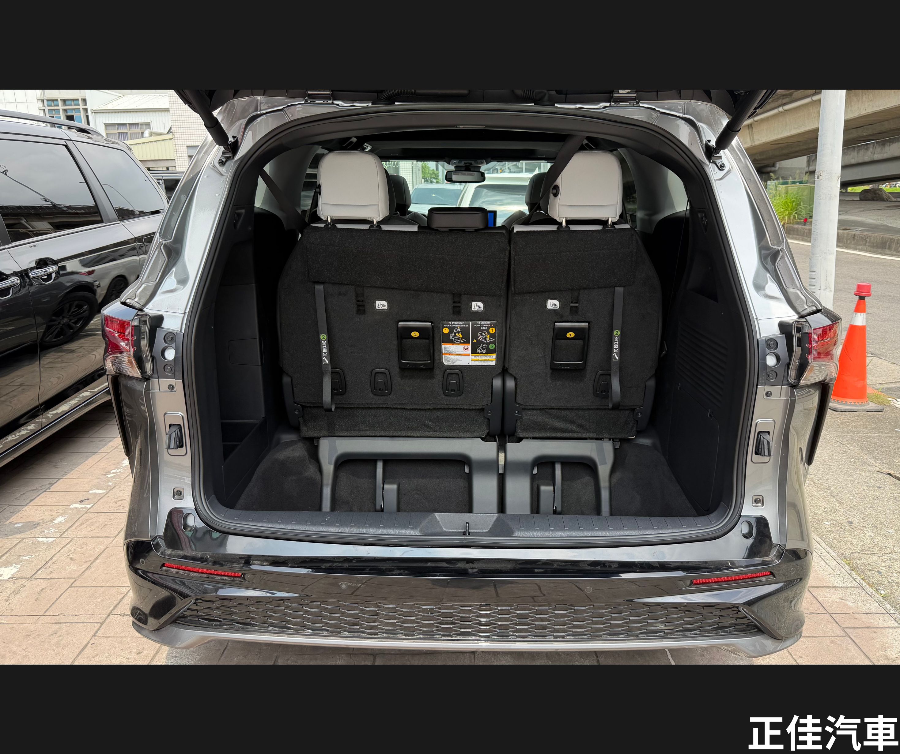 Car Photo 19