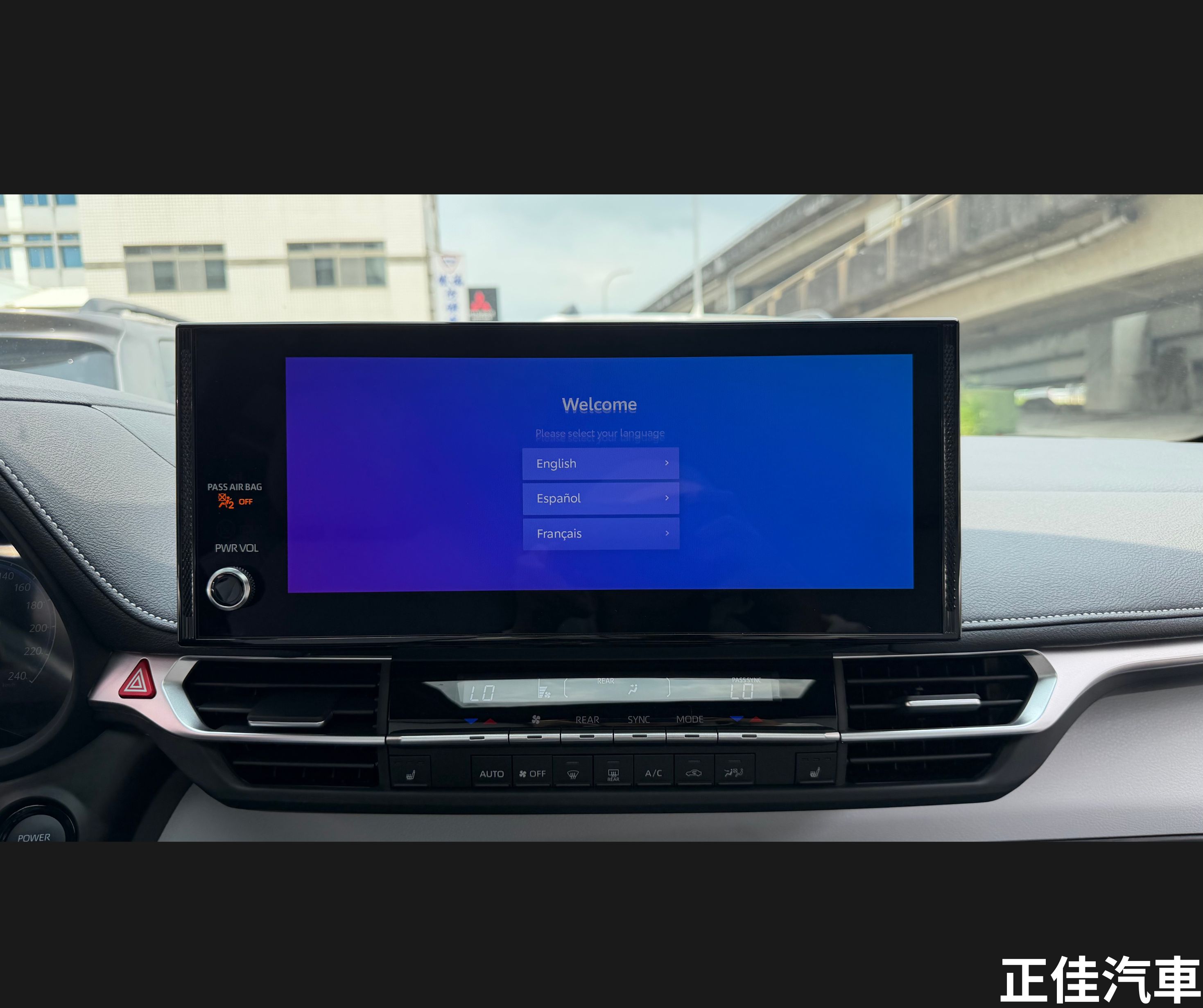 Car Photo 18