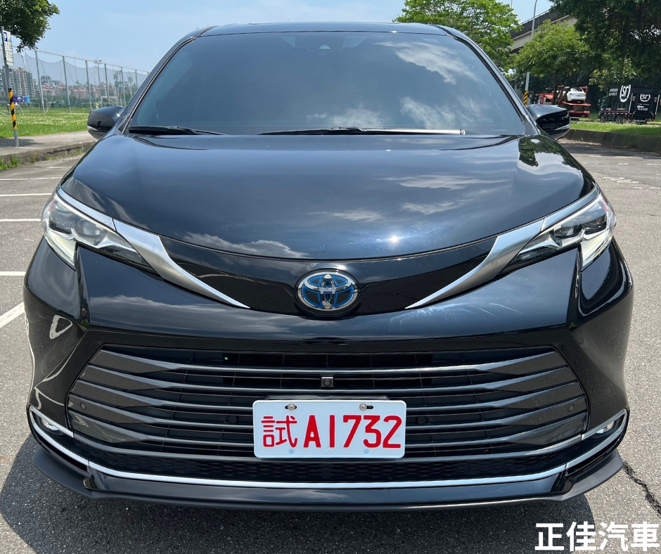 ✨ 2022 型式 TOYOTA #SIENNA Hybrid 鉑金版 2.5L ✨🖤 黑色🖤7人座大空間 👨👩👧👦油電混合動力 ⛽⚡️