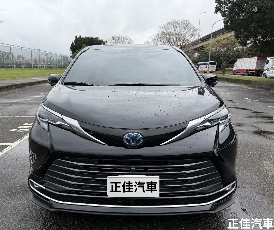 🖤✨ 2024 年 Toyota Sienna Hybrid Platinum AWD 2.5L 黑色 7 人座 ✨🖤 🖤 黑色鉑金版