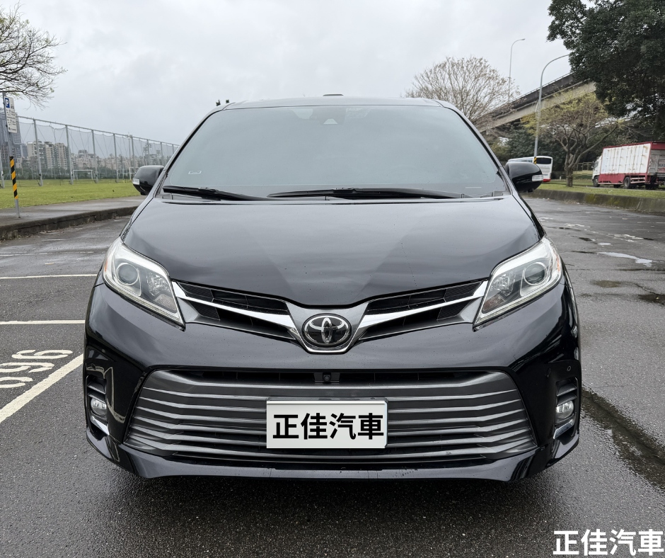 🤗 2018 年 Toyota Sienna Limited 3.5L 🖤 黑色 7 人座 頂級家庭用車 🖤