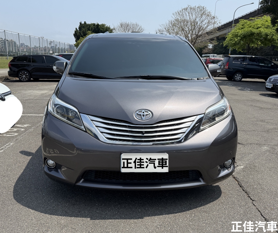 👑 2017年式Toyota Sienna Limited 3.5L 頂級版本｜質感灰｜7 人座