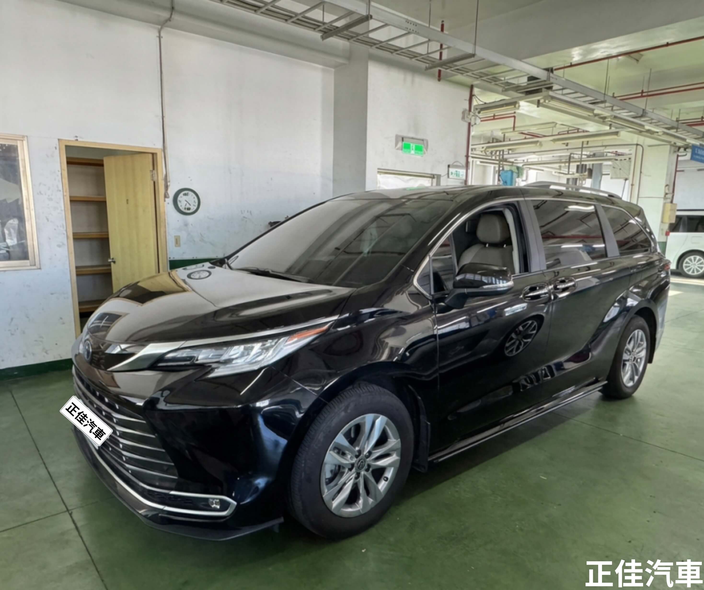 🔥 2023 年 TOYOTA SIENNA Hybrid Limited｜超值只要 22X 萬！ 🔥 🖤 Limited 頂級限量版｜黑色｜7 人座 🚗 實跑 3 萬公里｜車況優質｜熱門車款！
