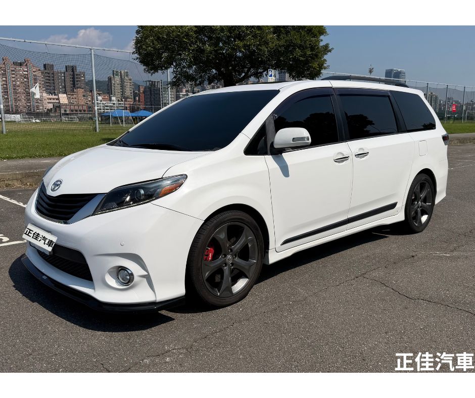 💖 8人座大空間，連假全家出遊說走就走！ 🚗 2017 Toyota SIENNA SE 3.5L 運動版｜白色｜8人座 🚗